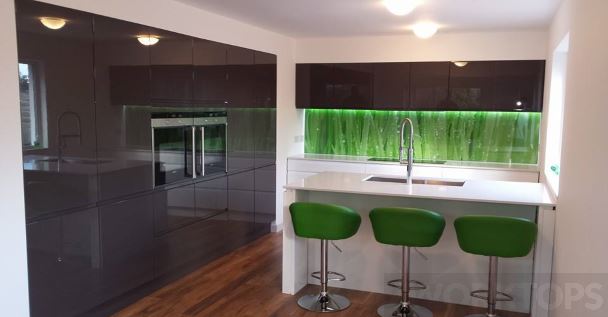 Kitchen worktop splashback