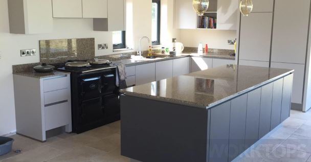 Kitchen worktop splashback
